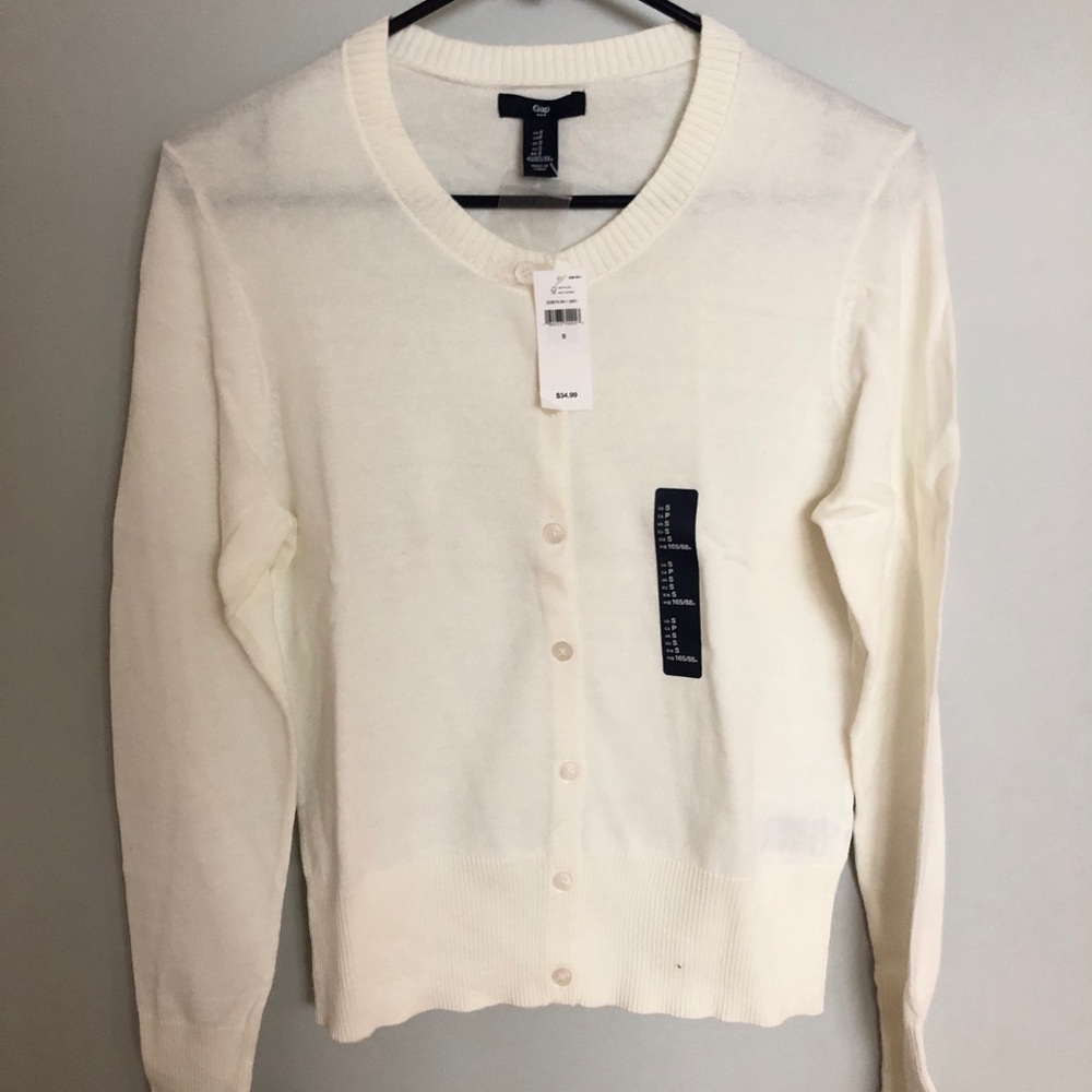 Gap sweater